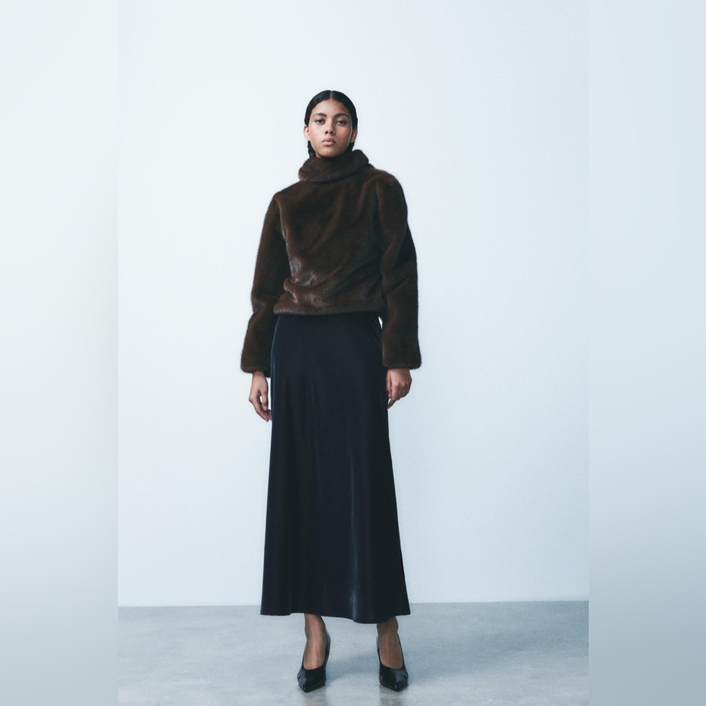 Zara Velvet‎ Maxi Skirt holiday outfit